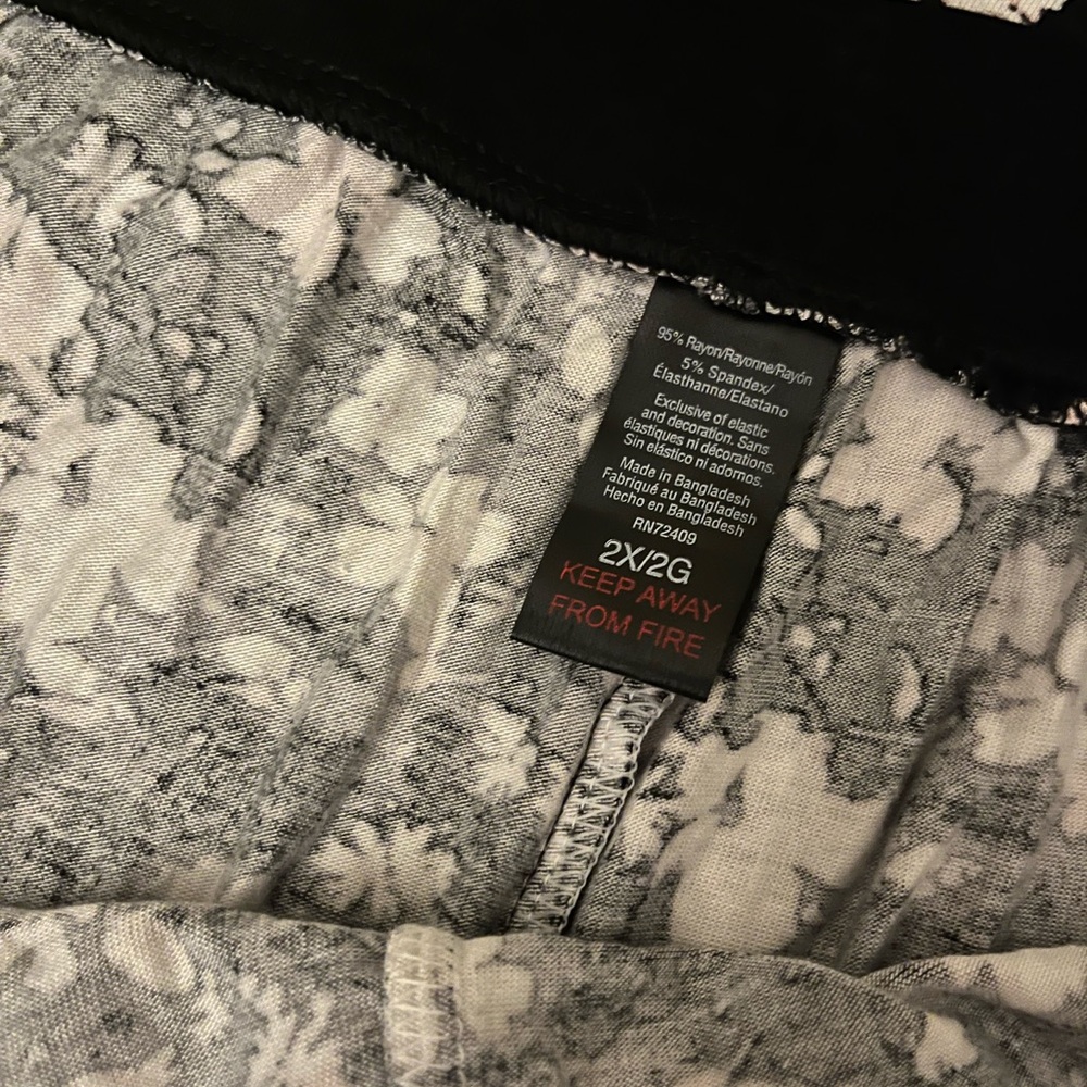 Rene Rofe Floral Black and White Sleepwear - Pajama Set - Picture 4 of 6